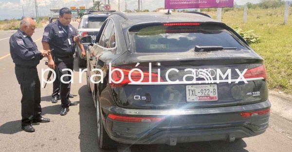 Recupera Polic&iacute;a Estatal de Caminos veh&iacute;culo con reporte de robo en Atlixco