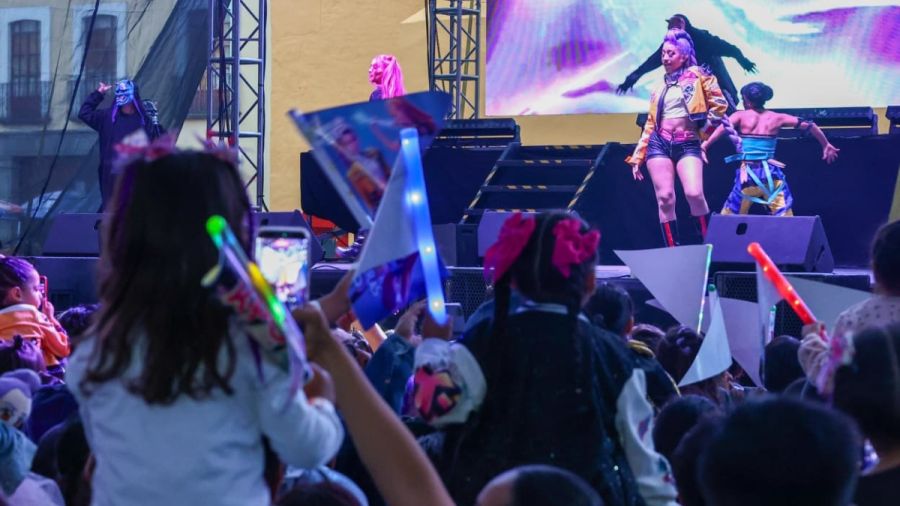 Disfrutan familias de San Pedro el tributo a Las Guerreras K-Pop