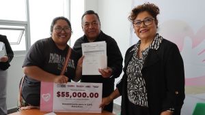 Entregan cheques del programa de Obra Comunitaria &ldquo;Por Amor a Puebla&rdquo;