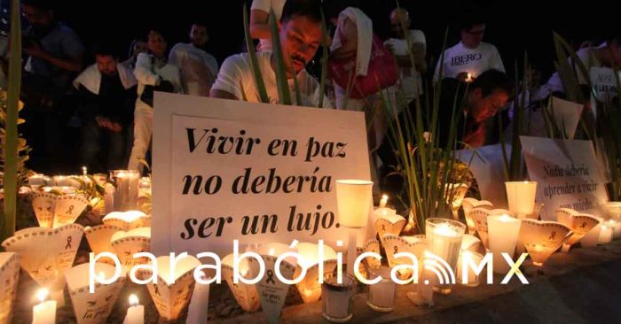 Realizan velada por las v&iacute;ctimas del ataque en Angel&oacute;polis