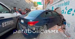 Impacta auto una barda en San Bartolo