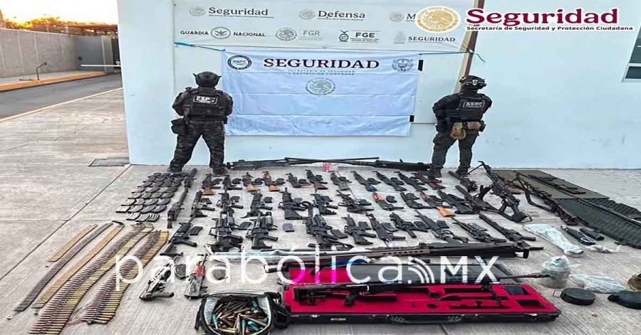 Aseguran autoridades federales en Sinaloa un arsenal en una camioneta