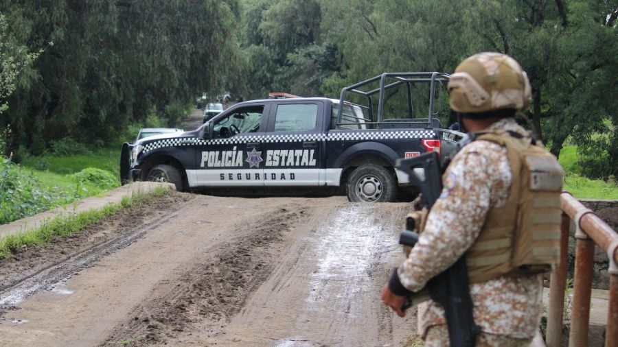 Investigan posible red de protecci&oacute;n oficial por robo de hidrocarburos
