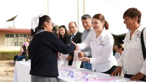 Inaugura alcaldesa Bety S&aacute;nchez techado de escuela de Tlatempa