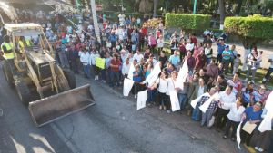 Inaugura Ariadna Ayala rehabilitaci&oacute;n de carretera a Metepec