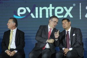 Respalda Ebrard iniciativa de Armenta: Puebla ser&aacute; sede de la Feria Textil Internacional