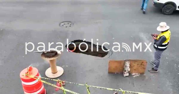 Se abre otro socav&oacute;n por agua de Puebla; ahora en la 25 Sur esquina con la 2 Poniente