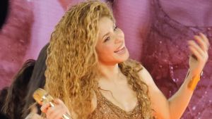 Se solidariza Shakira con colombianos tras terremoto