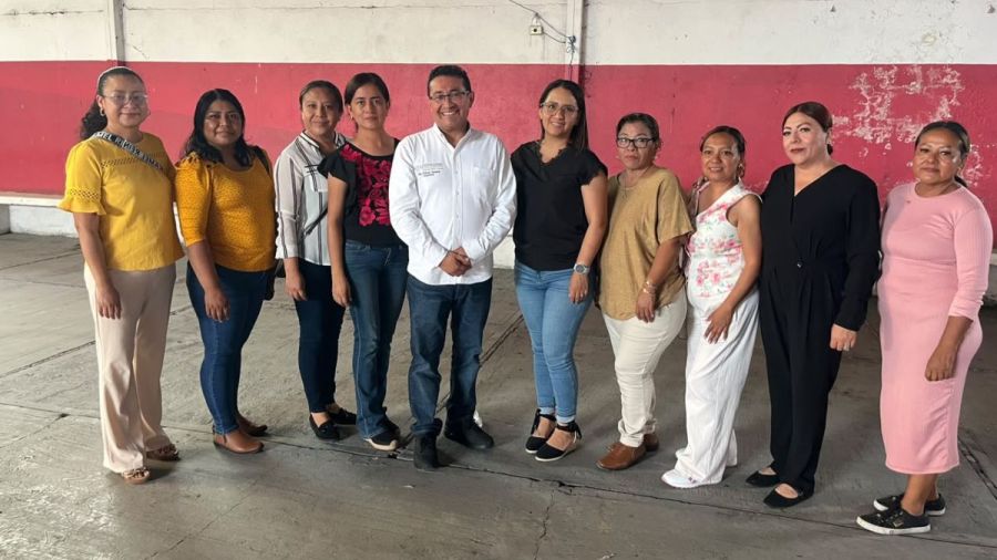 En Chietla, P&aacute;vel Gaspar reconoce labor del Personal de Apoyo del SNTE