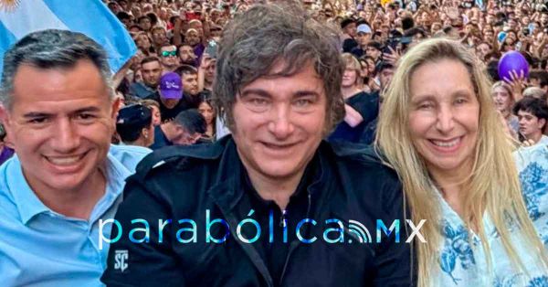 Llega a Milei, pol&eacute;mica por pancarta pol&iacute;tica en el post partido Argentina-Inglaterra