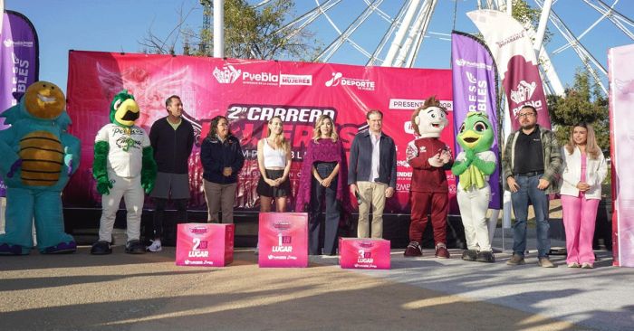 Presentan medalla y playera de la 2&ordf; edici&oacute;n de la &ldquo;Carrera Mujeres Imparables&rdquo;