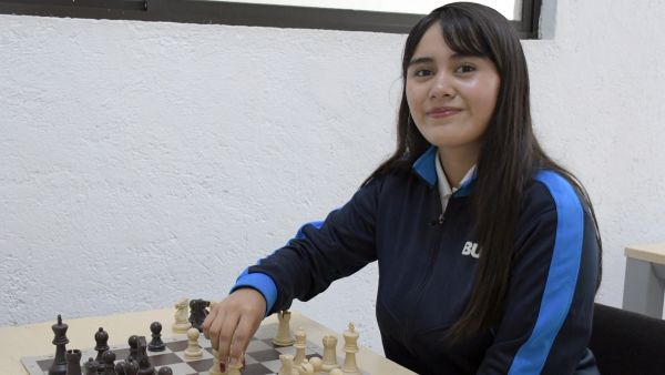 Obtiene alumna BUAP medalla de plata en ajedrez