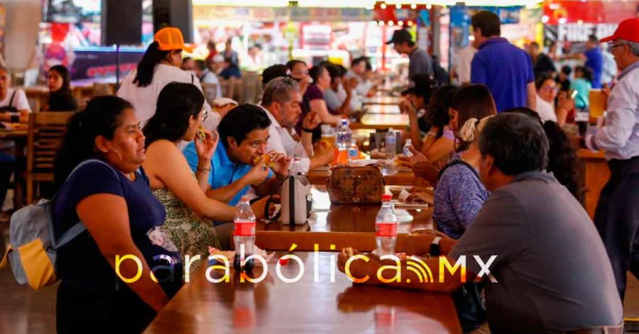 Disfrutan visitantes y turistas durante d&iacute;as feriados la Feria de Puebla