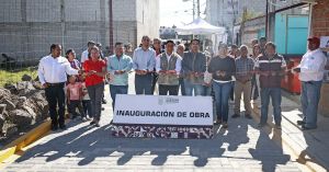 Entrega Omar Mu&ntilde;oz pavimentaci&oacute;n de la privada 3A Alcanfores