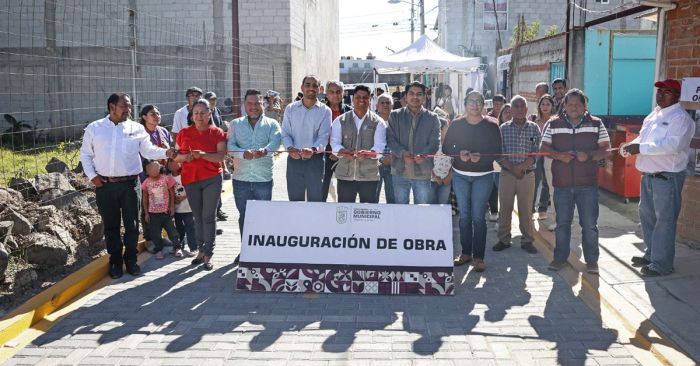 Entrega Omar Mu&ntilde;oz pavimentaci&oacute;n de la privada 3A Alcanfores