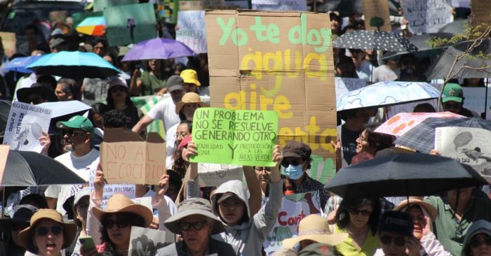 Marchan colectivos ambientalistas en Puebla