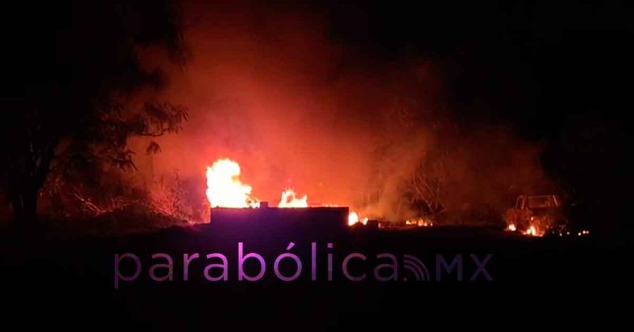 Incendian tres patrullas en Huaquechula; habitantes denuncian escalada de violencia