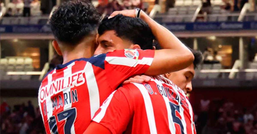 Golea Chivas al Puebla de la Franja