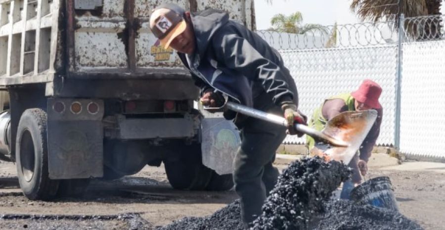 Supervisa Pepe Chedraui trabajos de bacheo en San Pablo Xochimehuacan