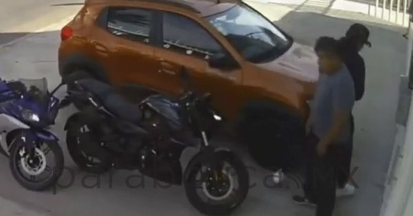 Roban motocicleta en Bulevar Hermanos Serd&aacute;n en Puebla