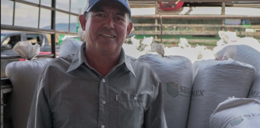 Inicia la entrega de frijol negro para programas del SEDIF