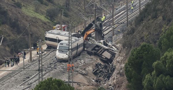 Sube a 43 muertos por accidente ferroviario en Espa&ntilde;a