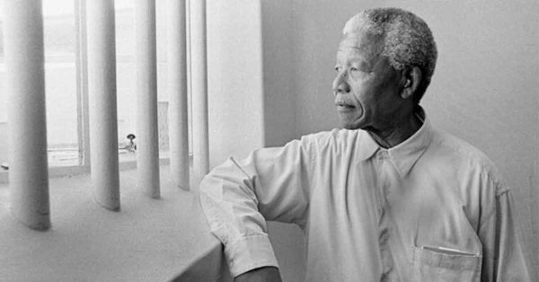 Nelson Mandela, el hombre que luch&oacute; en silencio