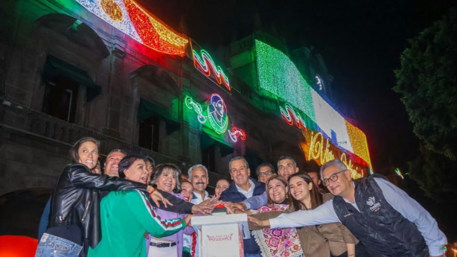 Puebla se viste de colores patrios