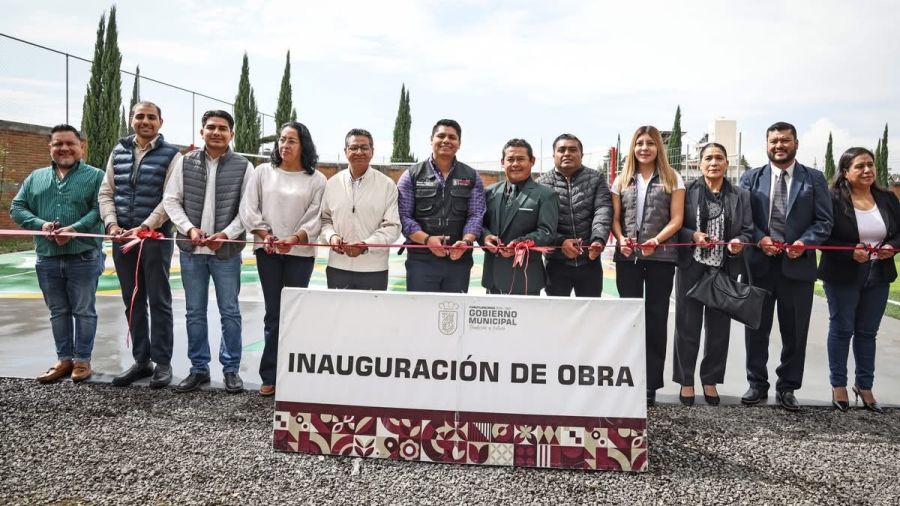 Entrega edil Omar Mu&ntilde;oz cancha deportiva en Sanctorum