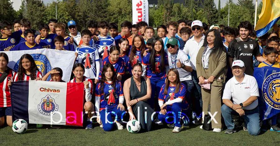 Reconoce Laura Artemisa disciplina y compromiso de la juventud poblana en Copa Yakult