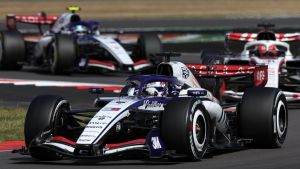 Se lleva Ferrari el 1-3 en un loco GP de Silverstone