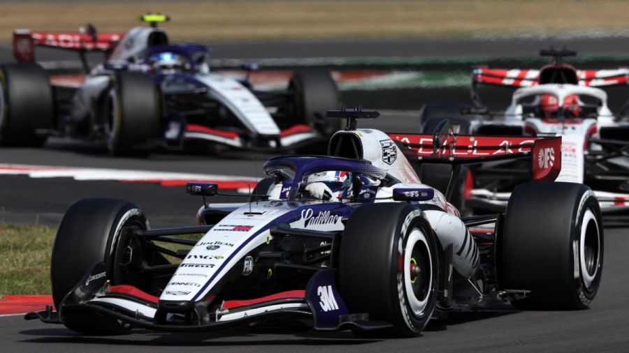 Se lleva Ferrari el 1-3 en un loco GP de Silverstone