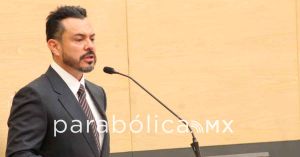 Revira Garc&iacute;a Parra posturas de PRI y PAN en su comparecencia ante el Congreso