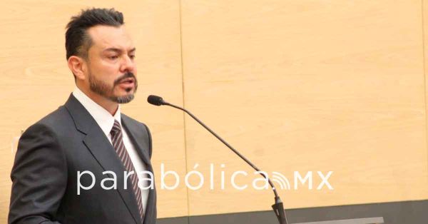 Revira Garc&iacute;a Parra posturas de PRI y PAN en su comparecencia ante el Congreso