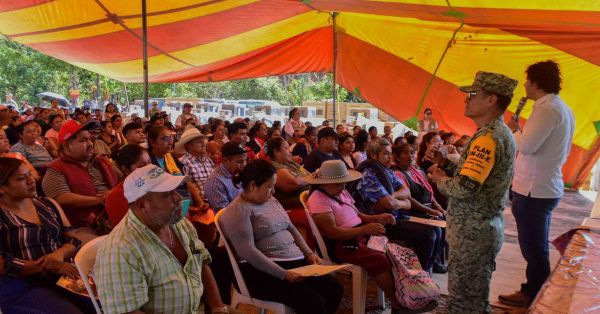 Entregan apoyos del gobierno Federal por tormenta Jerry