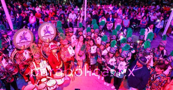 Re&uacute;ne Tonantzin Fern&aacute;ndez a m&aacute;s de 5 mil mam&aacute;s por el D&iacute;a de las Madres en San Pedro Cholula