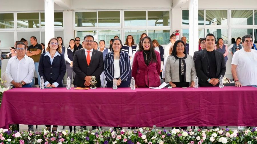 Entrega Tonantzin Fern&aacute;ndez becas UDLAP a j&oacute;venes cholultecas