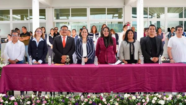 Entrega Tonantzin Fern&aacute;ndez becas UDLAP a j&oacute;venes cholultecas