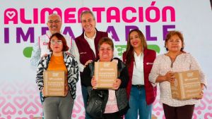 Entrega Pepe Chedraui despensas en Lomas de San Miguel