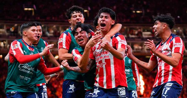 Hace Chivas la heroica y remonta ante Tigres