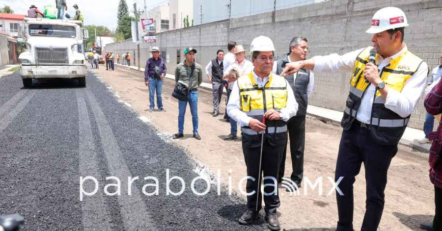 Supervisa Armenta la reconstrucci&oacute;n de una calle en la Romero Vargas