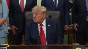 Crece ruptura de Trump vs la prensa; veta a CNN de la Casa Blanca