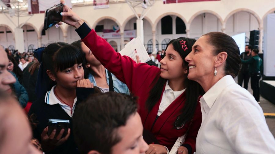 Anuncia presidenta beca para estudiantes de universidades de Zacatecas