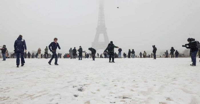 Paralizadas escuelas, aeropuertos e inundaciones por temporal en Europa