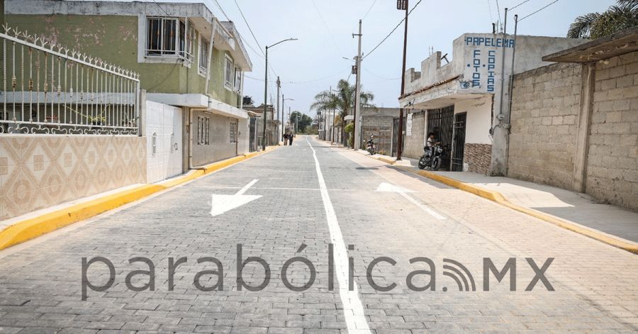 Fortalece gobierno de Cuautlancingo vialidades con obra comunitaria