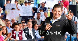 Entrega Armenta 31 apoyos de Obra Comunitaria para Atempan, Ayotoxco, Hueytamalco y Teziutl&aacute;n