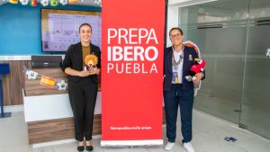 Prepa IBERO Puebla firma convenio con el Colegio Rotherham
