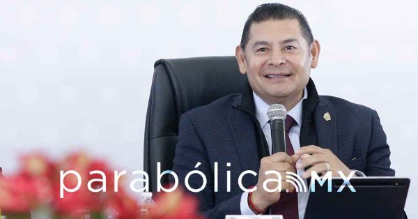 Marca Armenta distancia del alcalde de Xicotepec, Carlos Barrag&aacute;n
