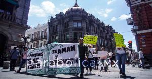 Vuelven a protestar activistas contra el Cableb&uacute;s