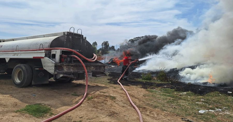 Atienden incendio en San Juan Tlautla